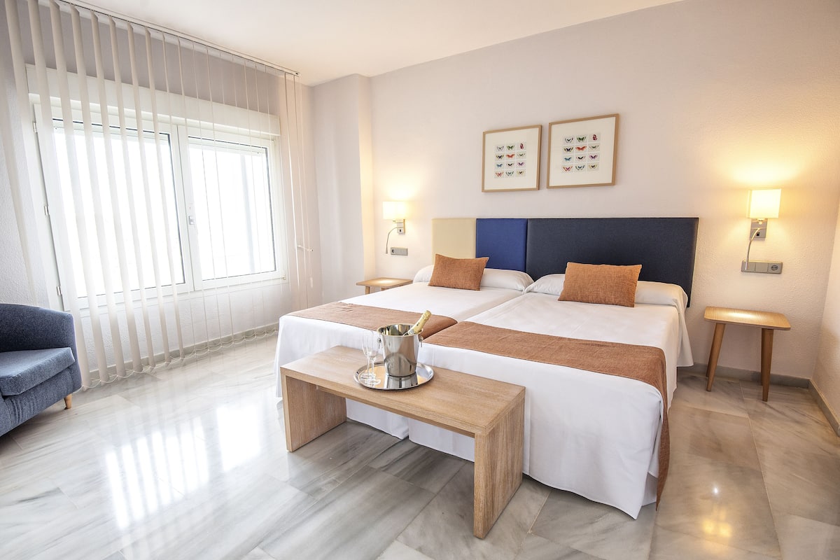 Hypo-allergenic bedding available, in-room safe, blackout drapes