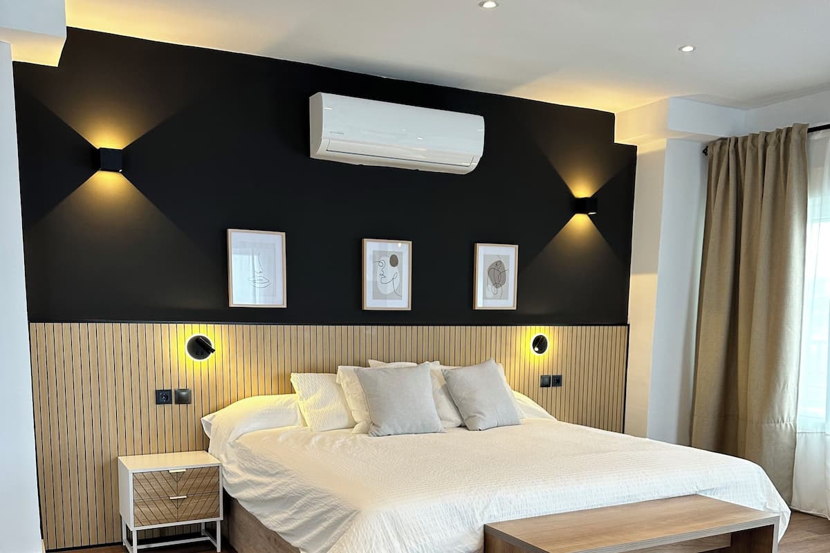 Suite monolocale Deluxe, 1 camera da letto, vista mare | 1 camera, biancheria da letto ipoallergenica, una cassaforte in camera