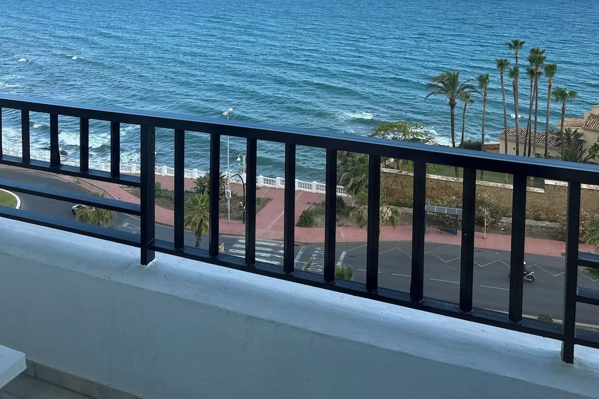 Superior Apartment, 1 Bedroom, Ocean View (4 people) | Hypo-allergenic bedding available, in-room safe, blackout drapes