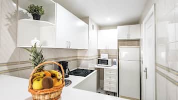 Fridge, coffee/tea maker, toaster, griddle