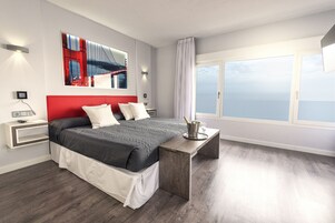 Executive Suite, Terrace, Sea View (Presidential ) | Hypo-allergenic bedding, in-room safe, blackout drapes, soundproofing