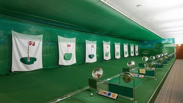 Campo de práctica de golf bajo techo