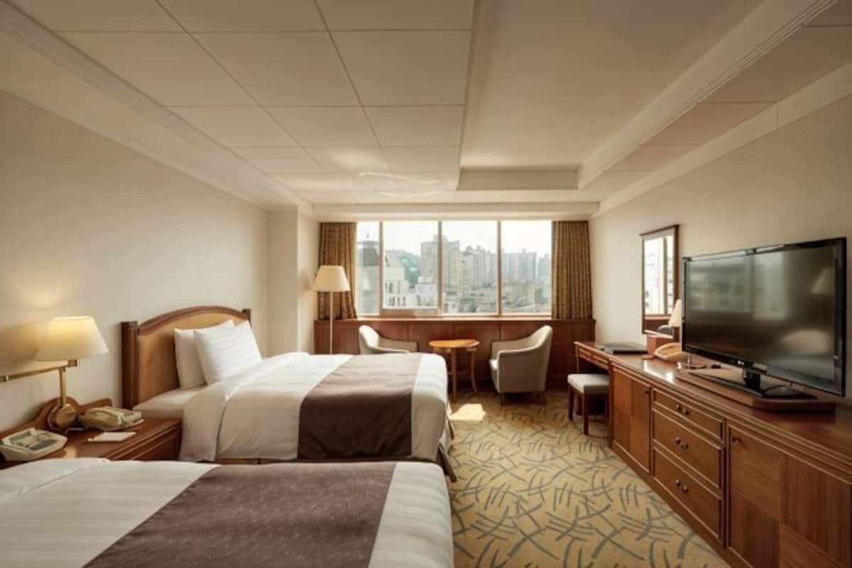 Minibar, blackout curtains, free WiFi