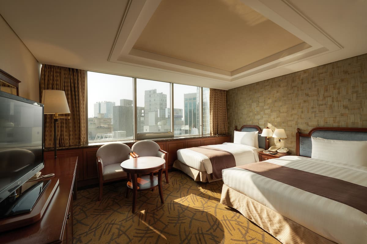 Minibar, blackout curtains, free WiFi