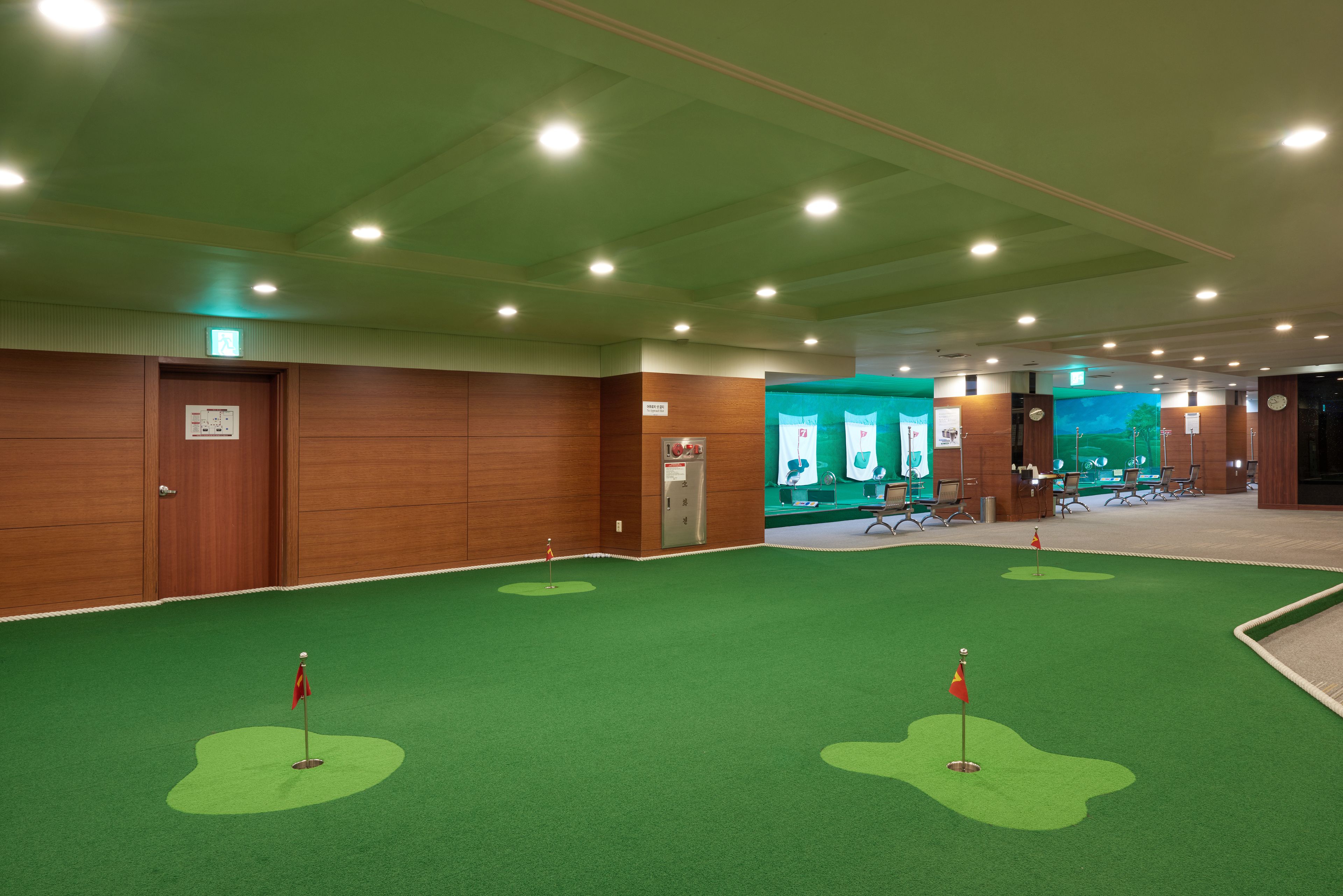 indoor golf driving range