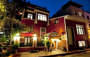 Front of property - Angel's Home Hotel (Istanbul)