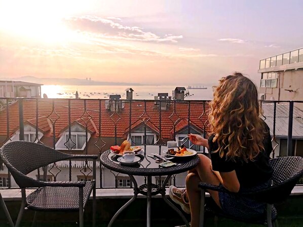 Free daily buffet breakfast - Angel's Home Hotel (Istanbul)