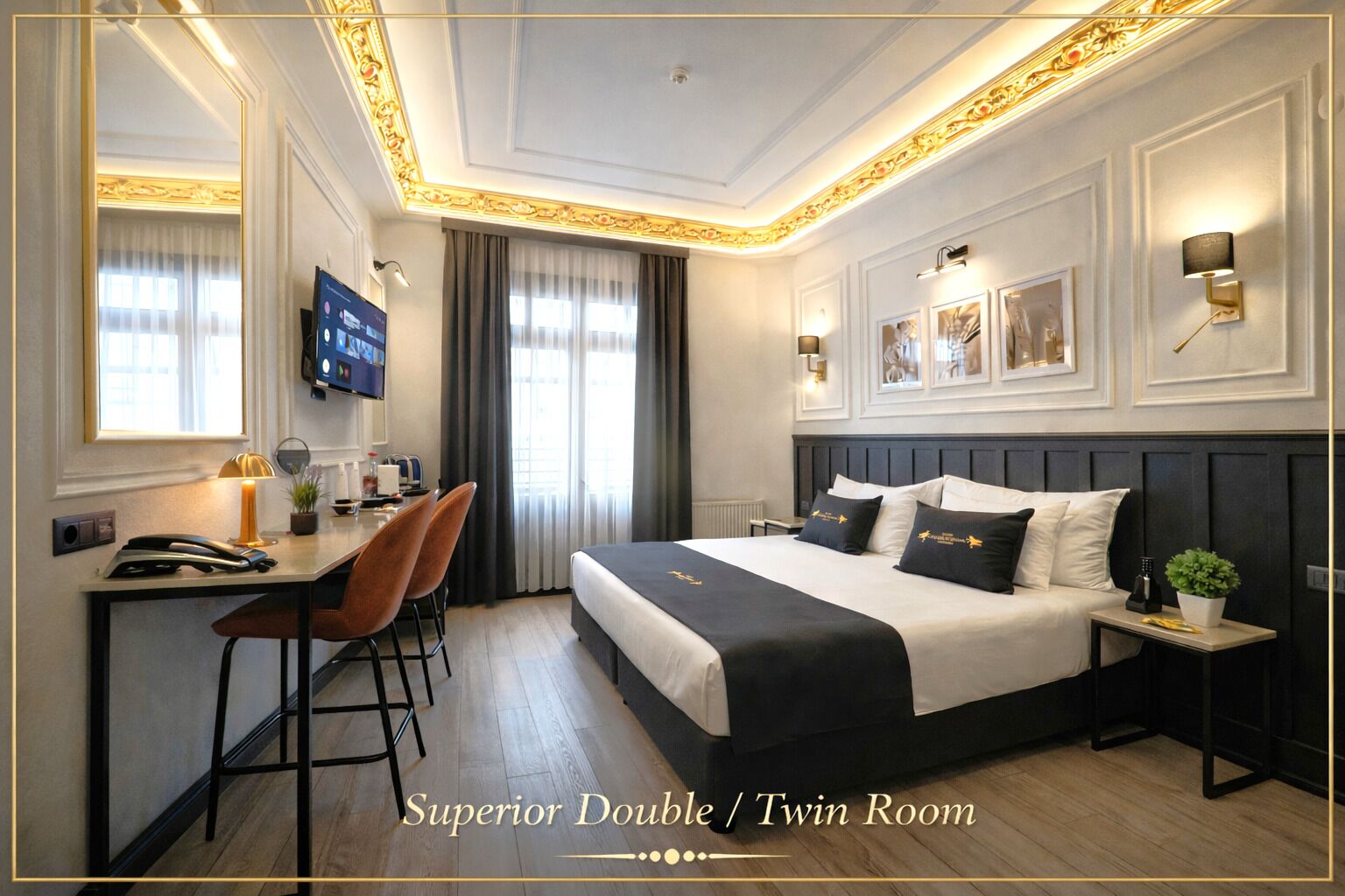 غرفة سوبيريور مزدوجة أو بسريرين منفصلين | أغطية فراش متميزة وعناصر مجانية داخل الميني بار وخزنة داخل الغرفة ومكتب