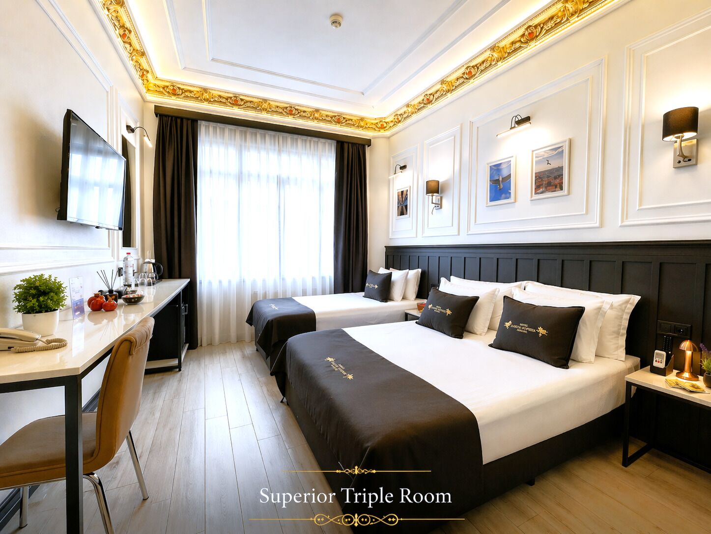 غرفة سوبريور ثلاثية | أغطية فراش متميزة وعناصر مجانية داخل الميني بار وخزنة داخل الغرفة ومكتب