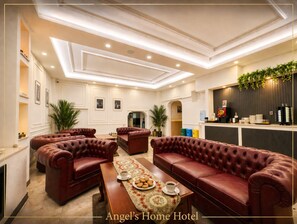 Lobby sitting area - Angel's Home Hotel (Istanbul)
