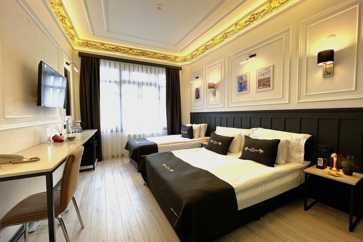 Superior driepersoonskamer | 2 slaapkamers, luxe beddengoed, een gratis minibar