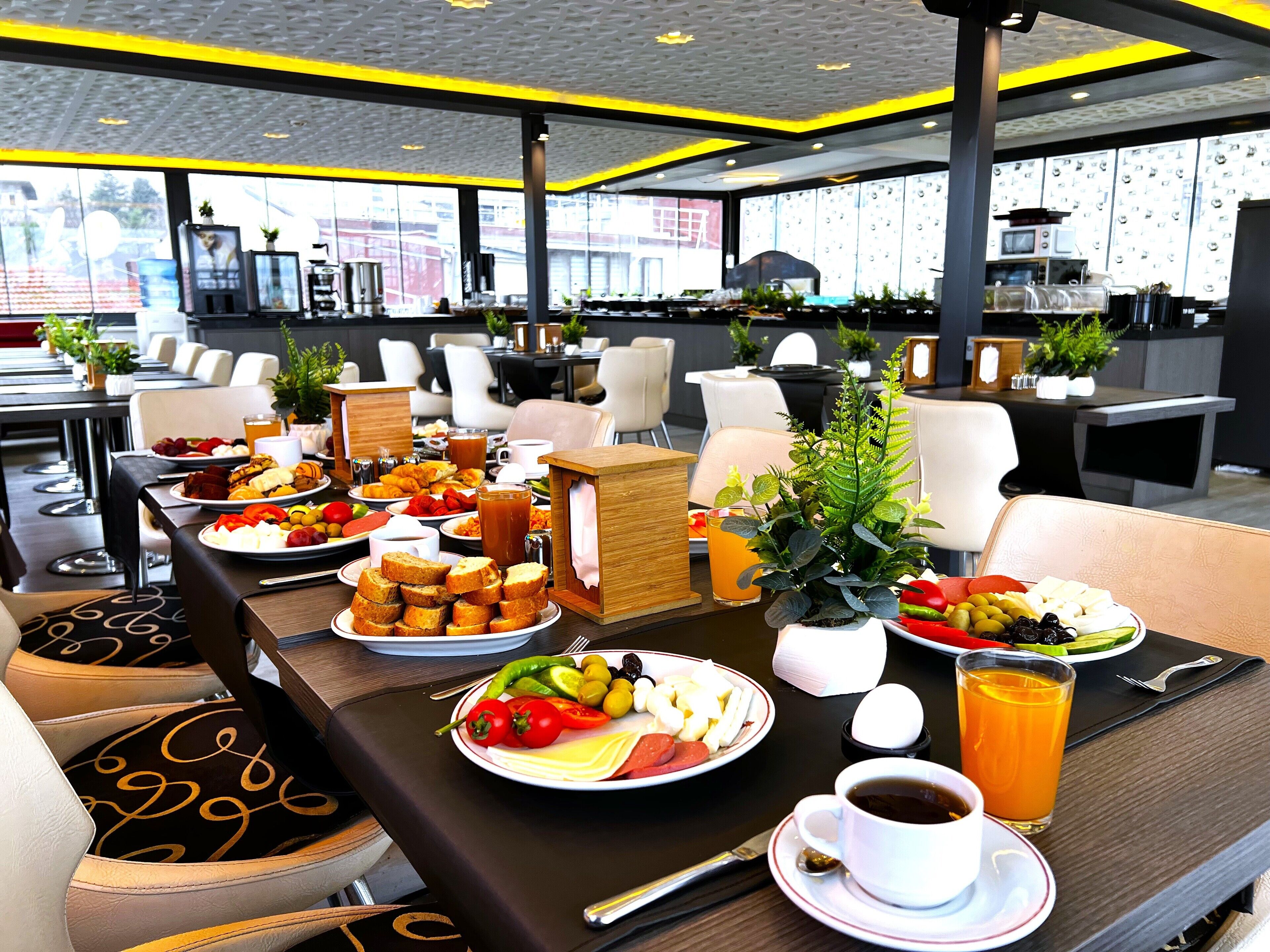 Free daily buffet breakfast