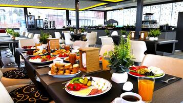 Free daily buffet breakfast