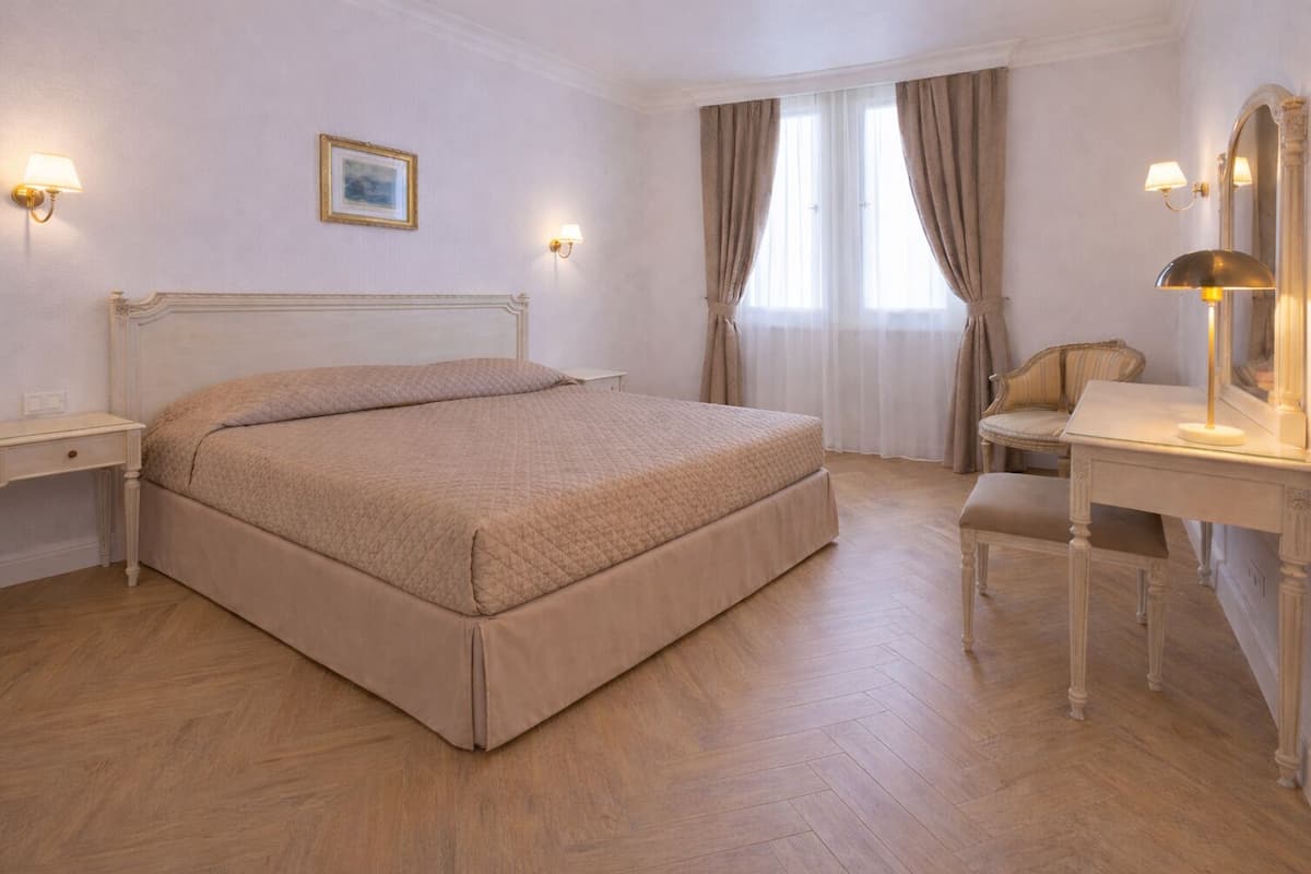 In-room safe, desk, soundproofing, free cribs/infant beds