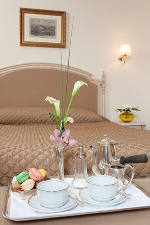 Zimmersafe, Schreibtisch, schallisolierte Zimmer, kostenlose Babybetten