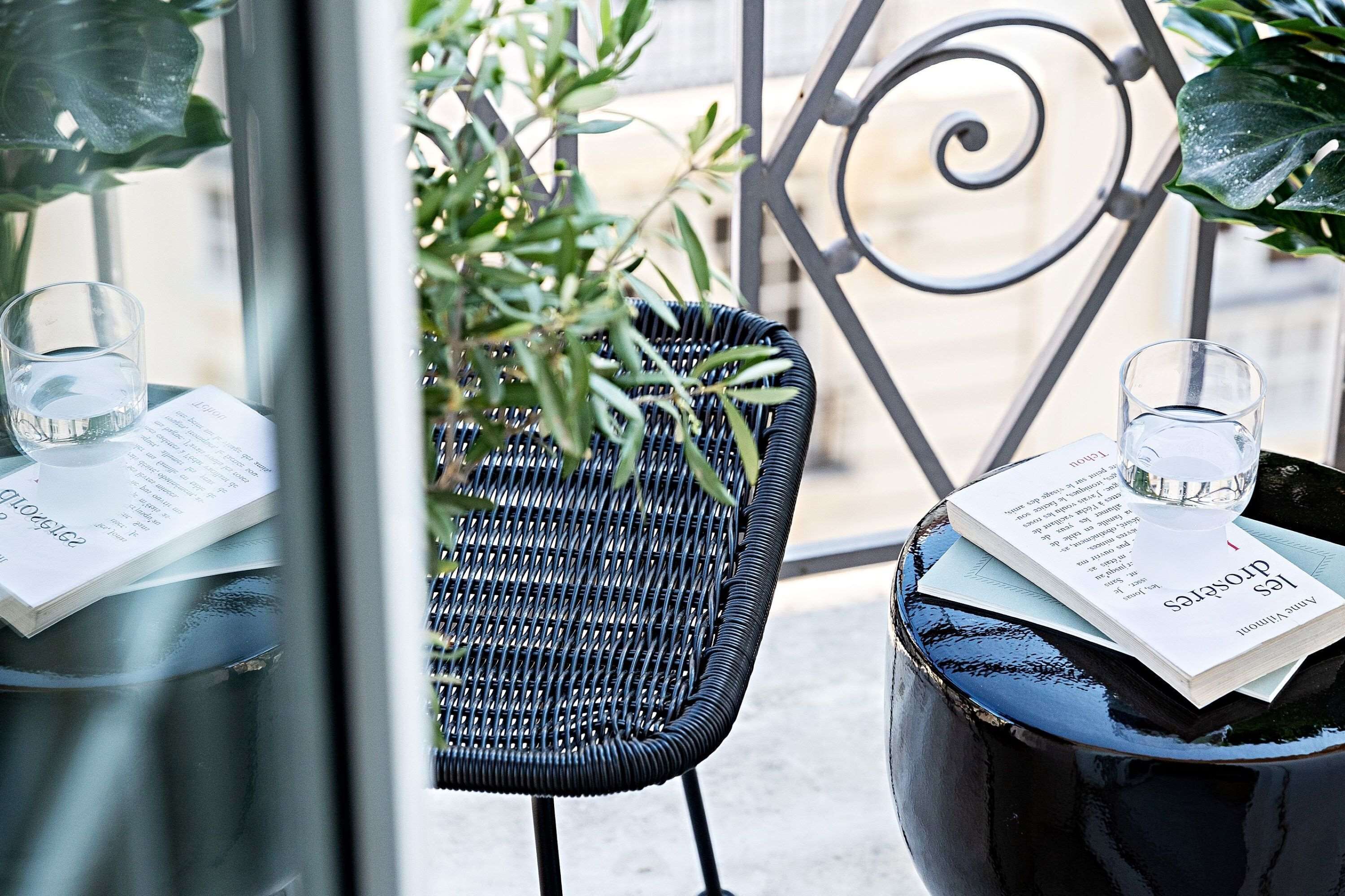 junior suite, 1 queen bed, non smoking, city view (larger room;with sofabed) | 1 bedroom, premium bedding, pillow-top beds, minibar