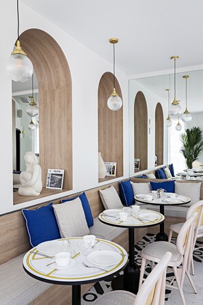 Tägliches Frühstücksbuffet gegen Gebühr