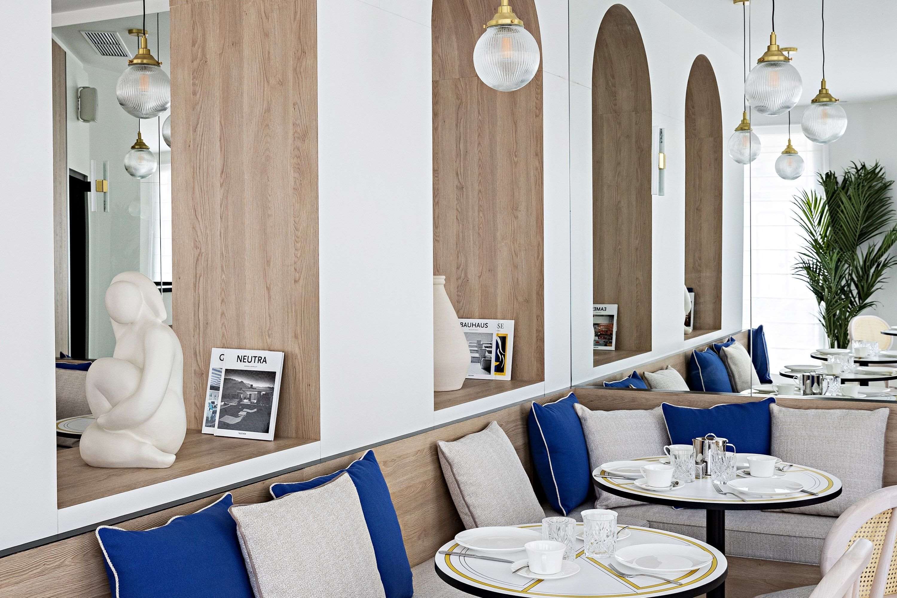 Se ofrece un desayuno bufé (15 EUR por persona)