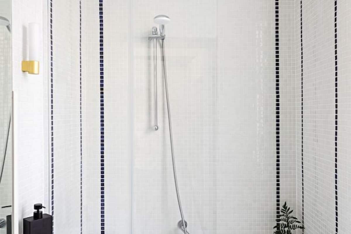 Bathroom | Rainfall showerhead, free toiletries, hair dryer, towels