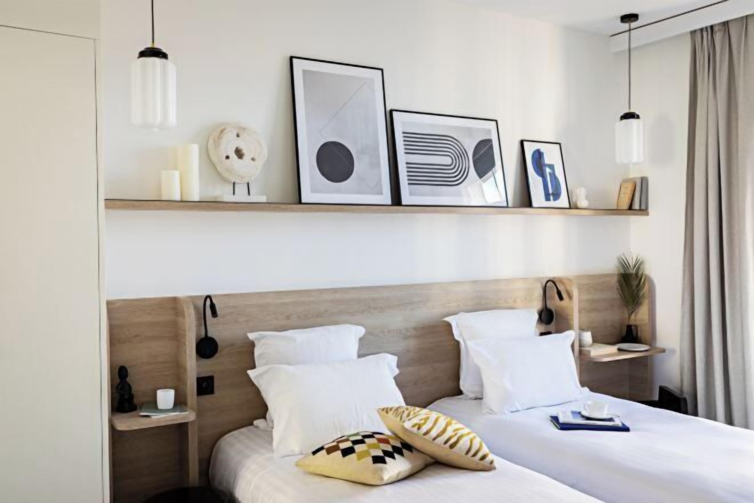 Premium bedding, pillow-top beds, minibar, in-room safe
