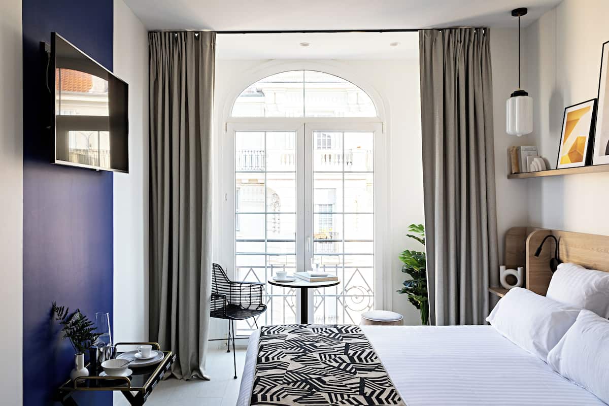 Phòng Executive, 1 giường cỡ king, không hút thuốc | Bộ đồ giường cao cấp, nệm có lớp đệm bông, minibar 