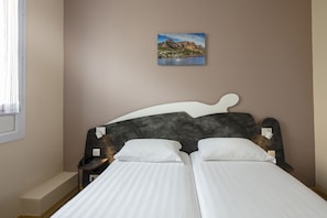 Standard Twin Room, 2 Twin Beds | In-room safe, soundproofing, free WiFi, bed sheets - L'Esterel (Cannes)