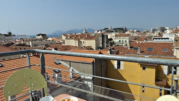 Desayuno buffet (EUR 8 por persona)