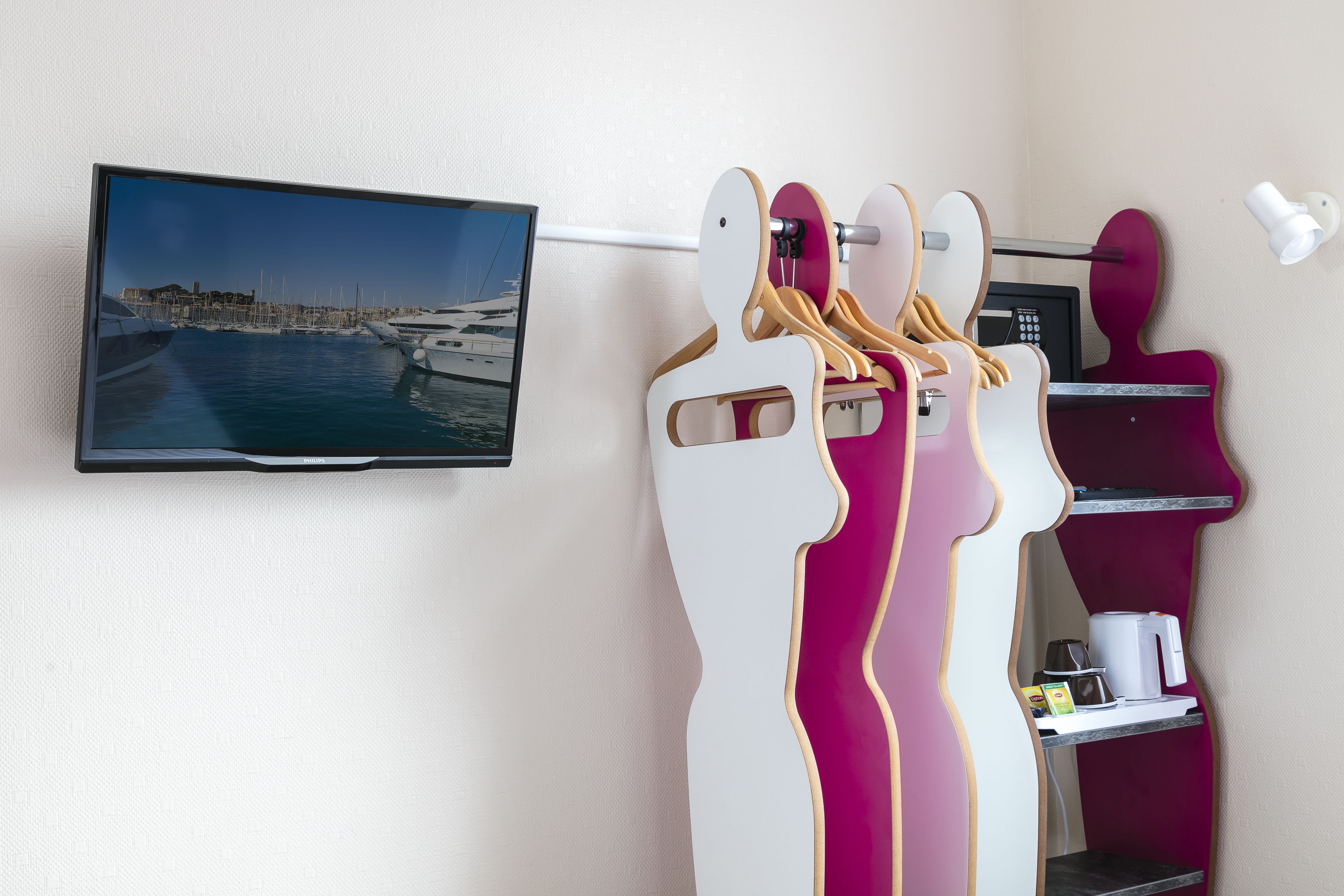 in-room safe, soundproofing, free wifi, bed sheets