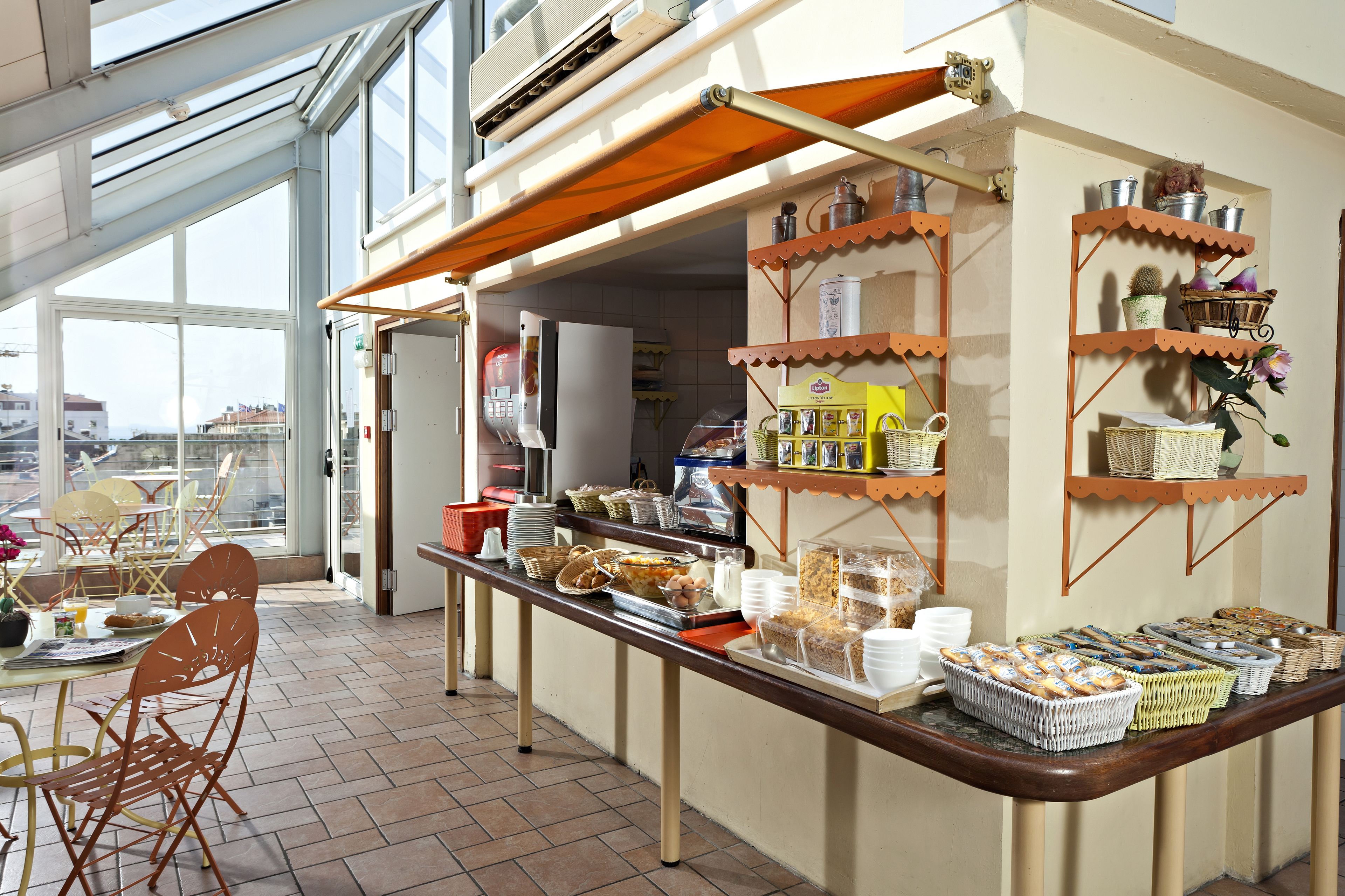 daily buffet breakfast (eur 8 per person)