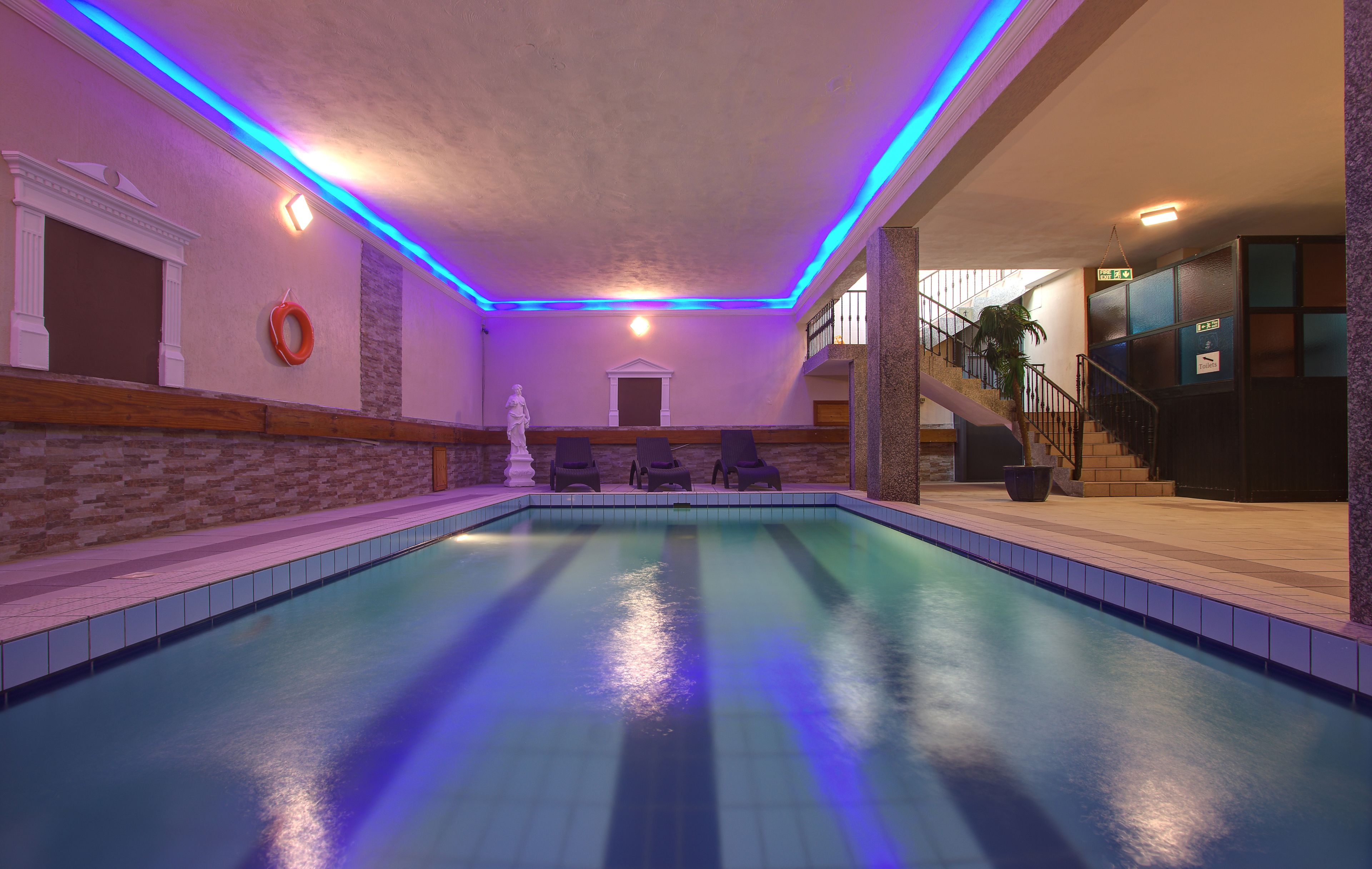 Indoor pool, 2 outdoor pools