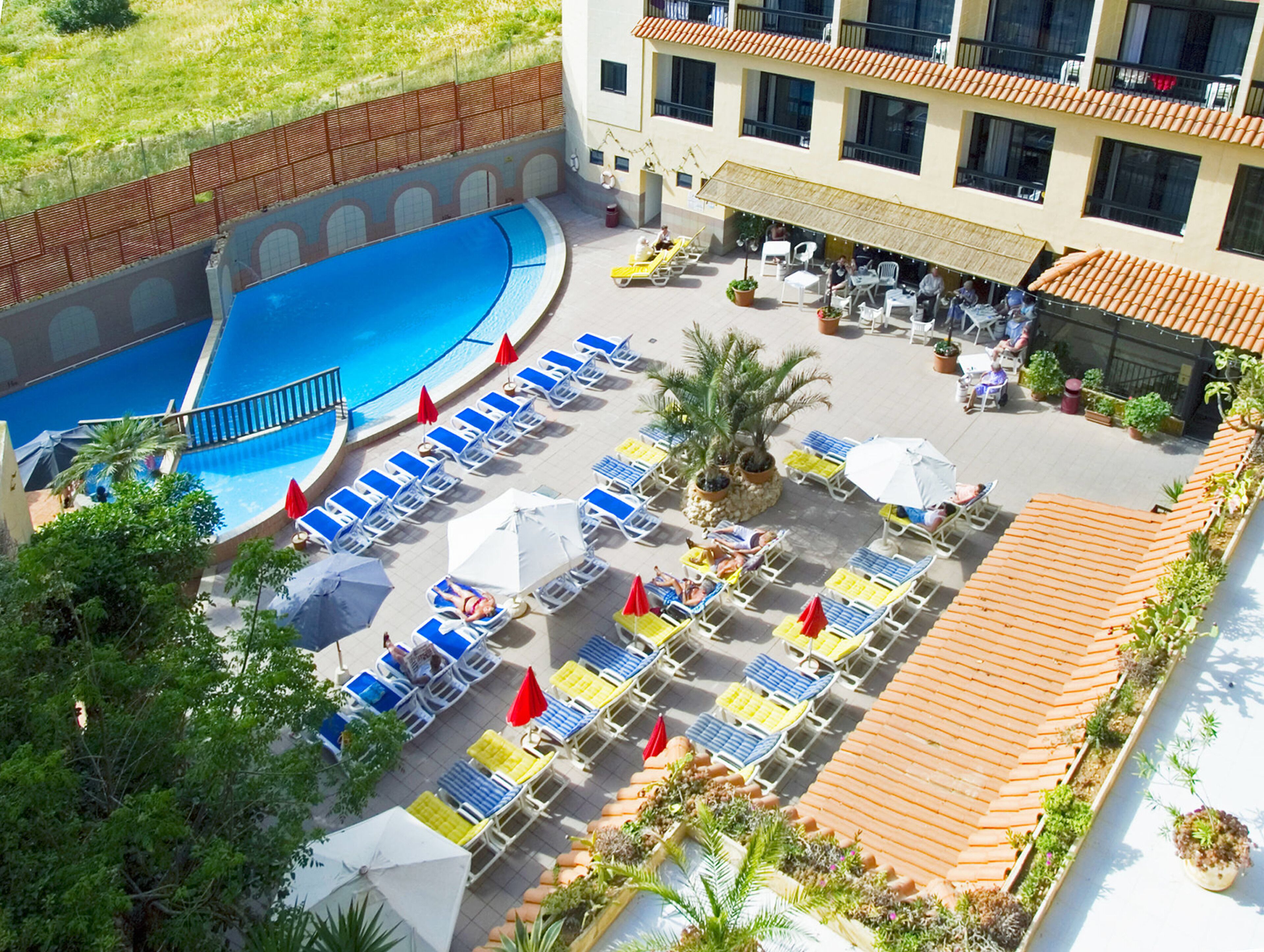 Indoor pool, 2 outdoor pools
