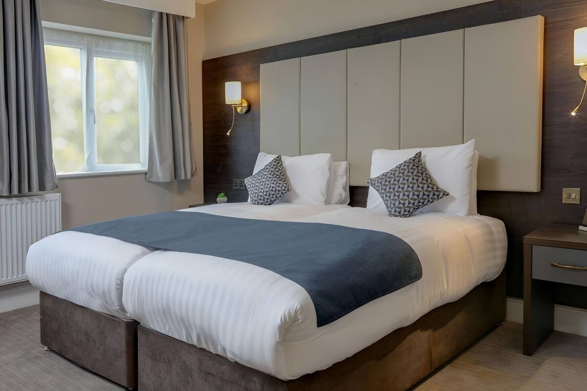 Double Room with 2 Twin Beds | 埃及棉床單、高級寢具、記憶床墊、遮光布/窗簾