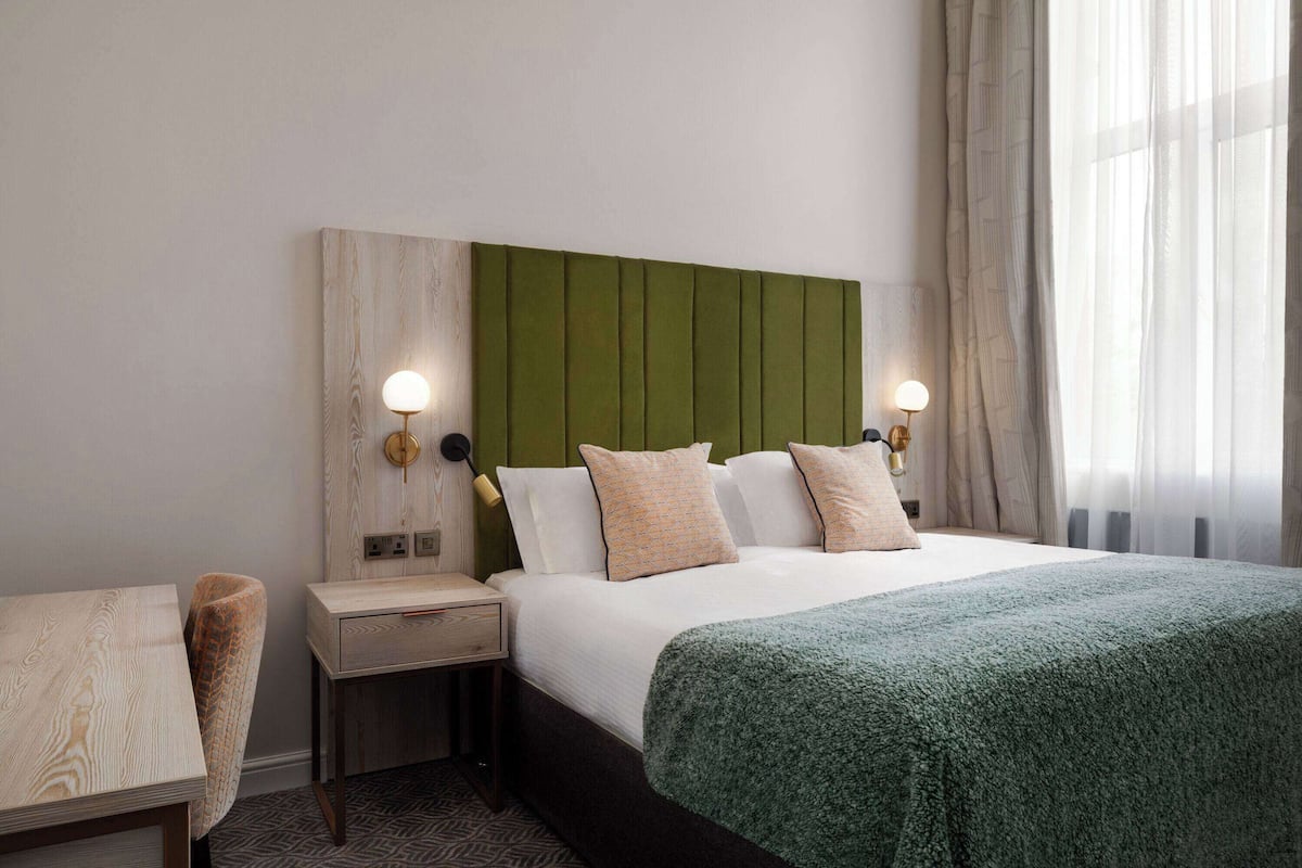 Suite (Trafford) | Egyptian cotton sheets, premium bedding, memory foam beds