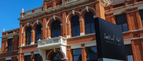 واجهة المنشأة