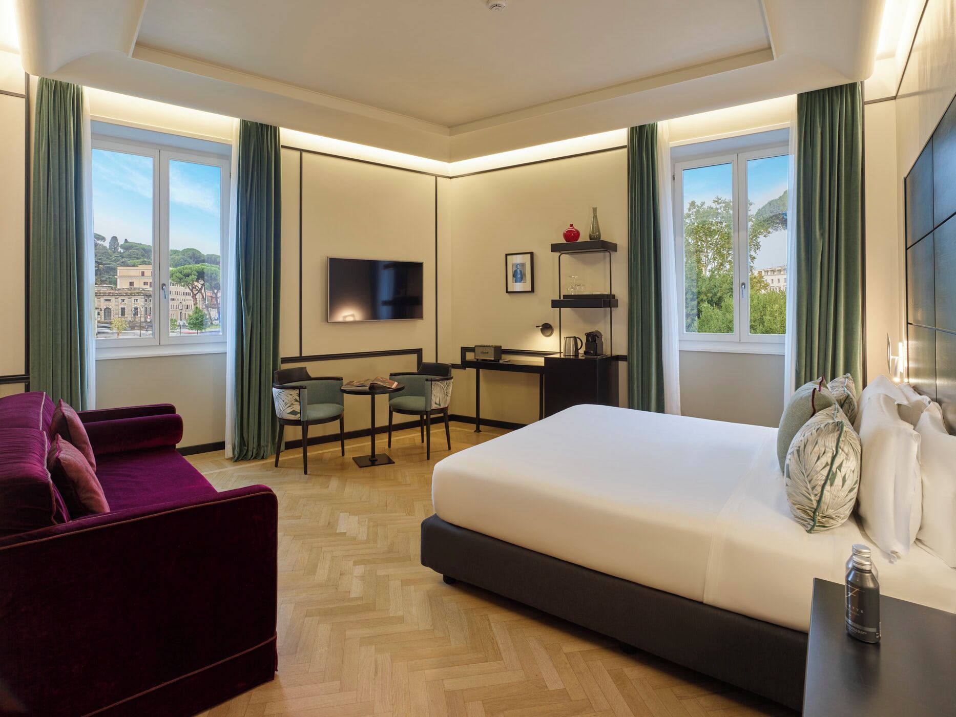 Deluxe Plus | Premium bedding, pillowtop beds, minibar, in-room safe