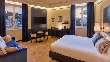 Rom – deluxe (Deluxe Plus) | Sengetøy av topp kvalitet, senger med overmadrass og minibar