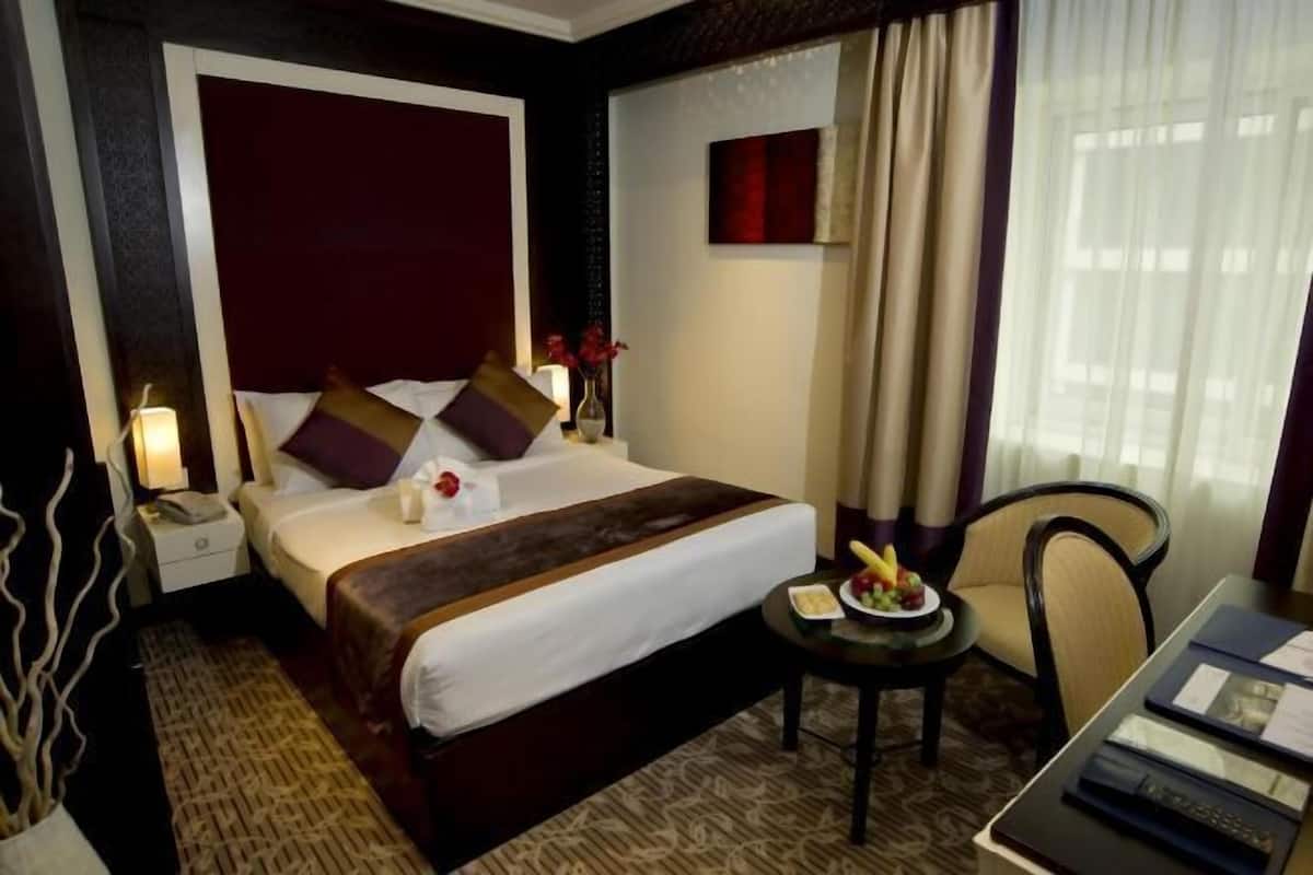 Minibar, in-room safe, individually decorated, individually furnished