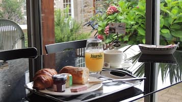 Daily buffet breakfast (EUR 12 per person)