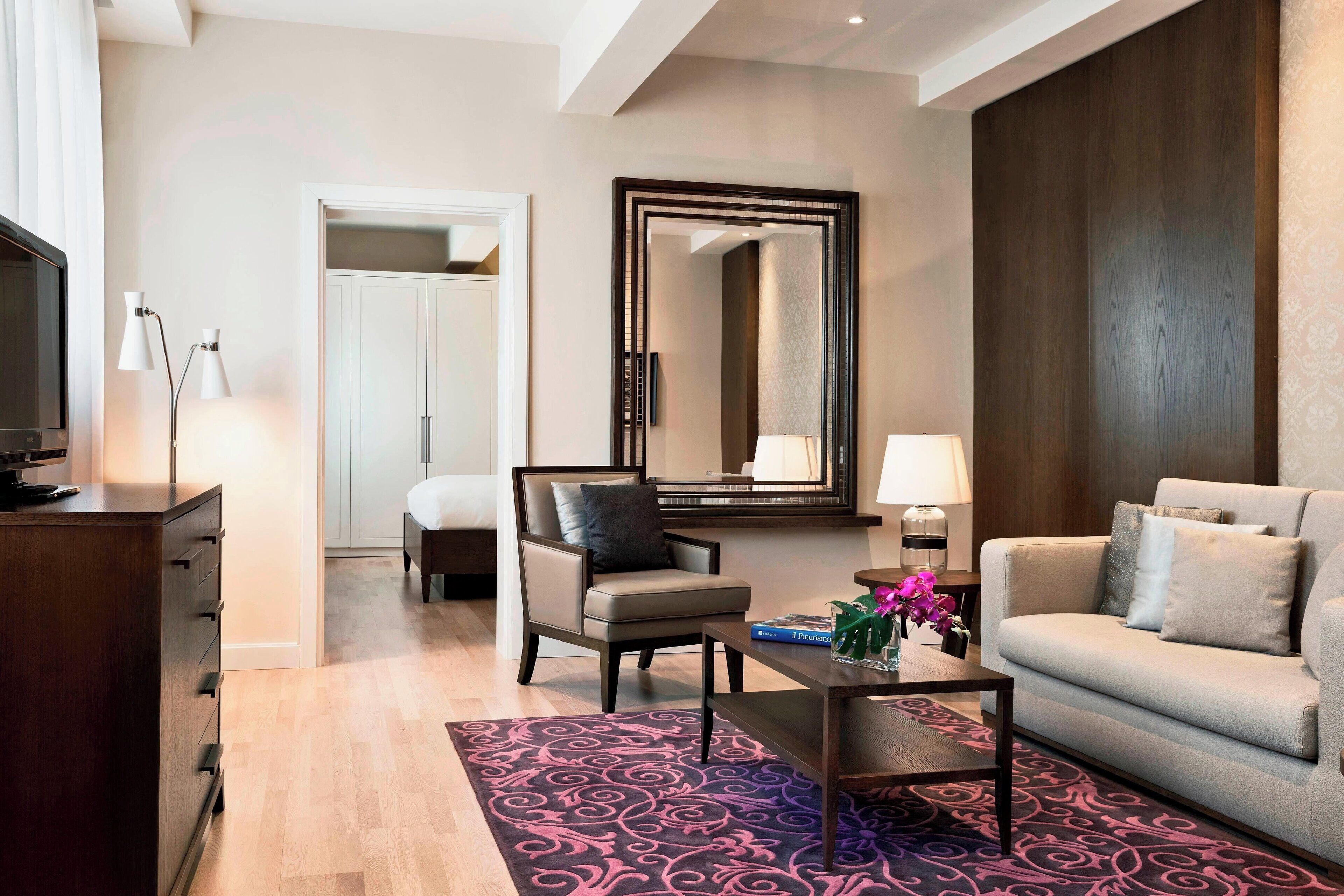 flat-screen tv, pay films