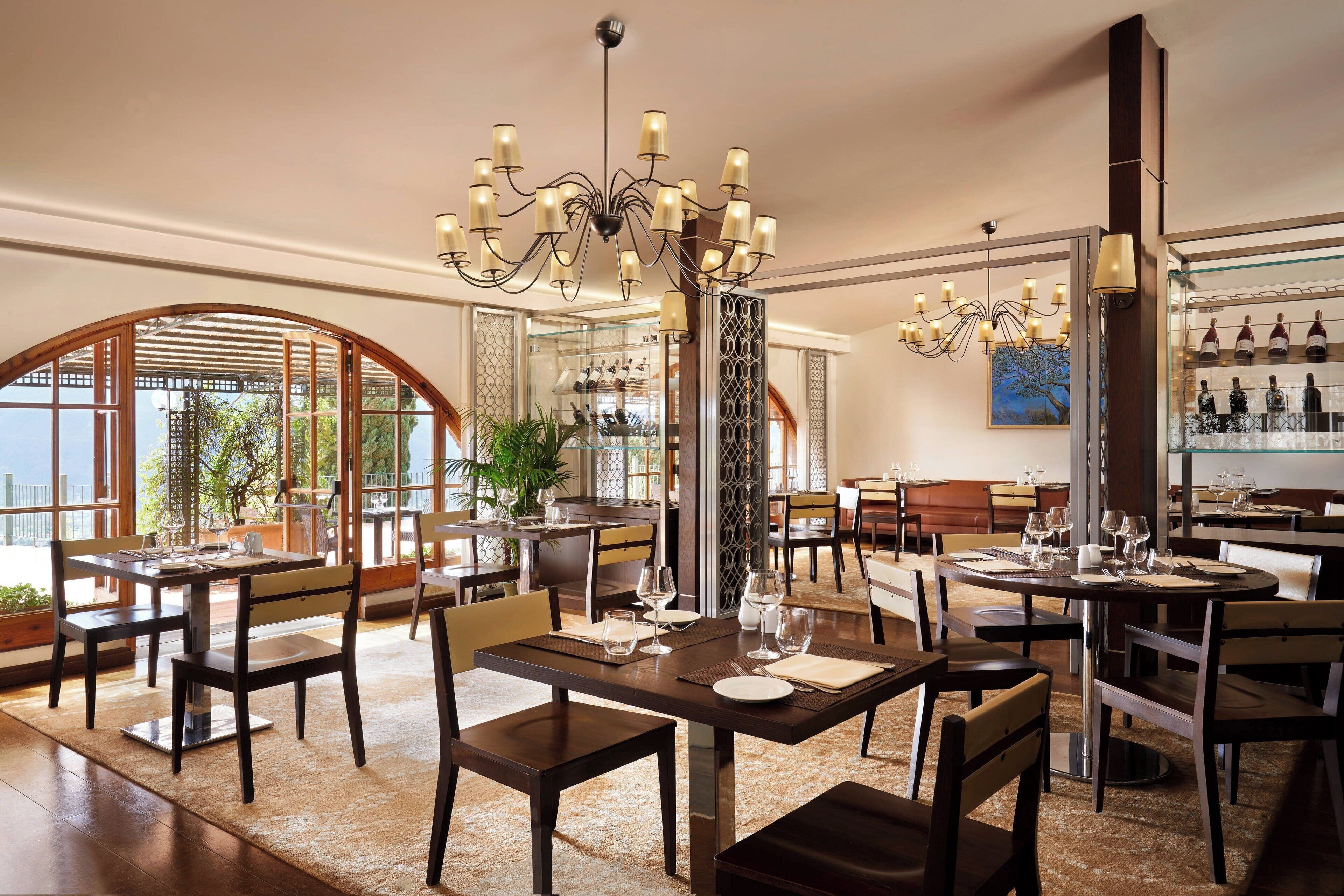 2 restaurantes; se sirve cocina mediterránea 