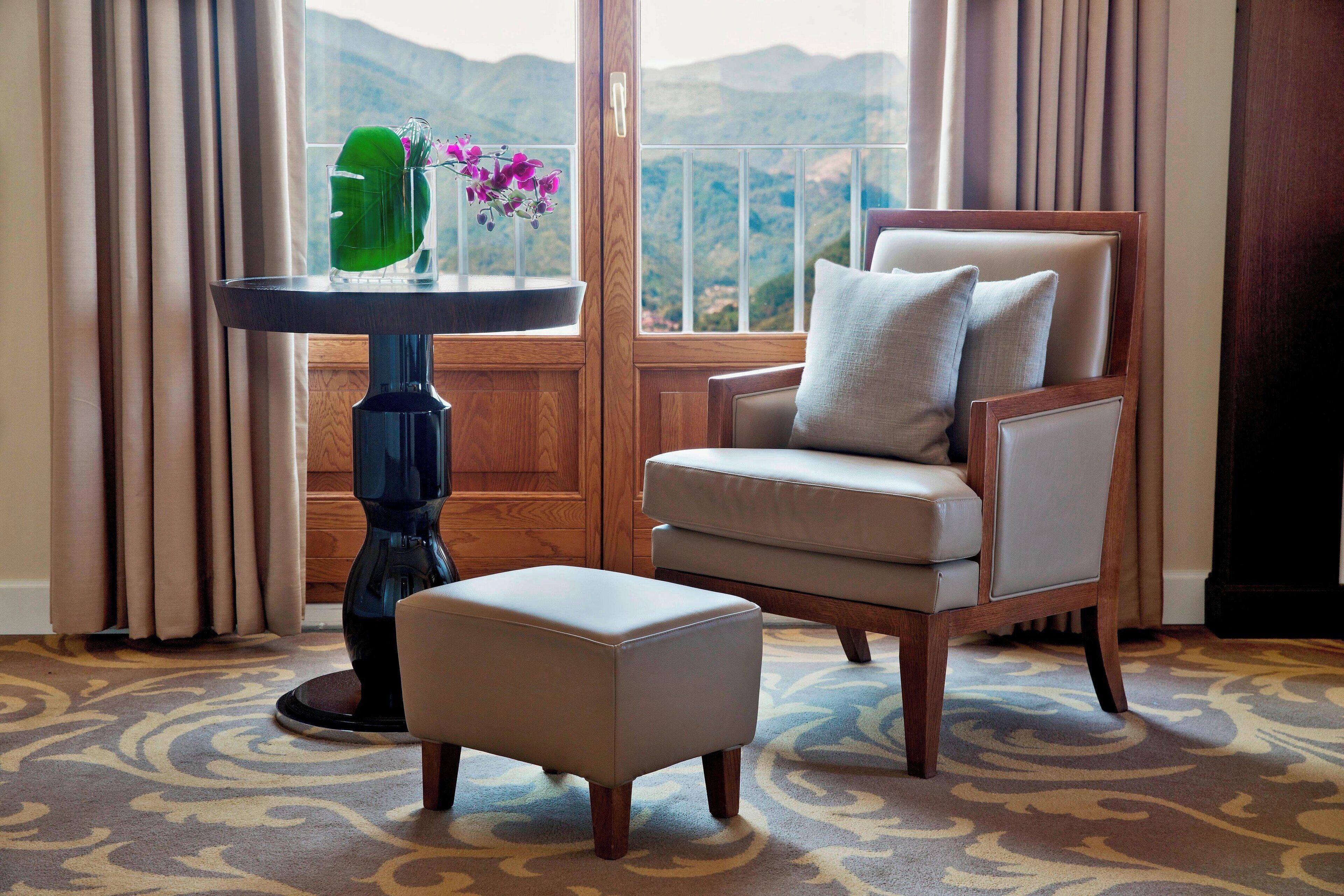 flat-screen tv, pay films