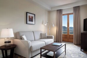 Una televisión de pantalla plana, películas de pago