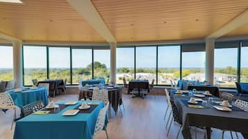 Daily buffet breakfast (EUR 14.50 per person)