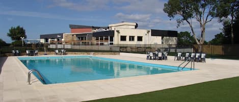 Piscina a l'aire lliure de temporada