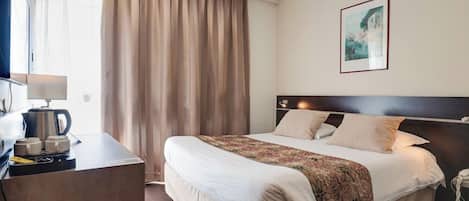 Comfort-Doppelzimmer | Zimmersafe, Schreibtisch, Verdunkelungsvorhänge, Bügeleisen/Bügelbrett