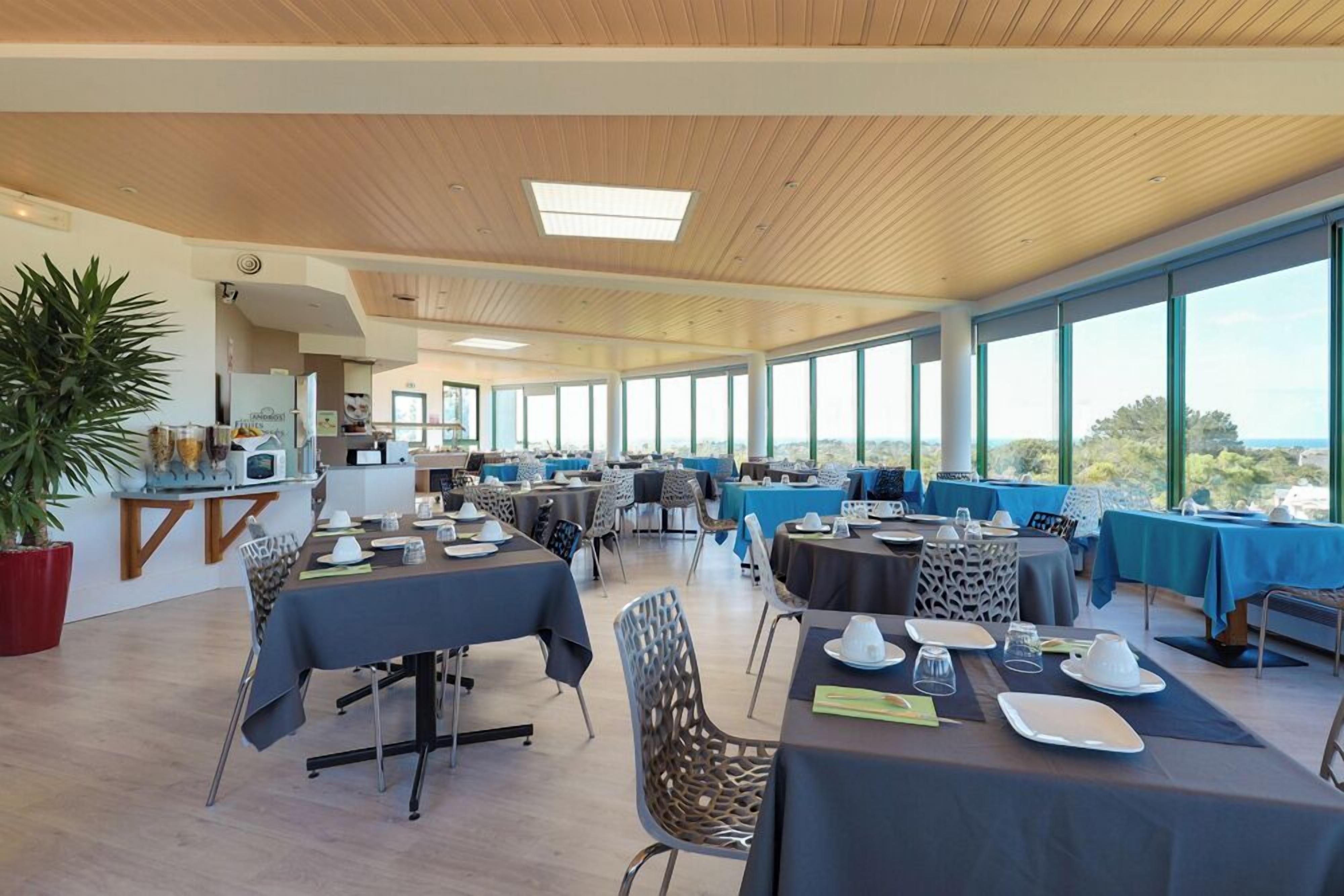 Daily buffet breakfast (EUR 14.50 per person)