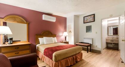 Econo Lodge Inn & Suites Lake Harmony - Pocono Mountains Area