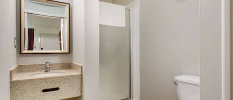 Room, 1 Queen Bed, Non Smoking | Bathroom | Combined shower/tub, free toiletries, hair dryer, towels