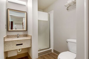 Room, 1 Queen Bed, Non Smoking | Bathroom | Combined shower/tub, free toiletries, hair dryer, towels