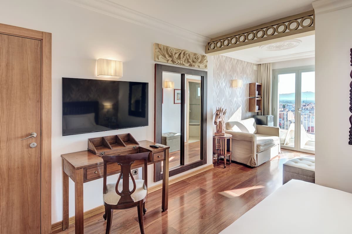 superior double room | down duvets, in-room safe, desk, soundproofing